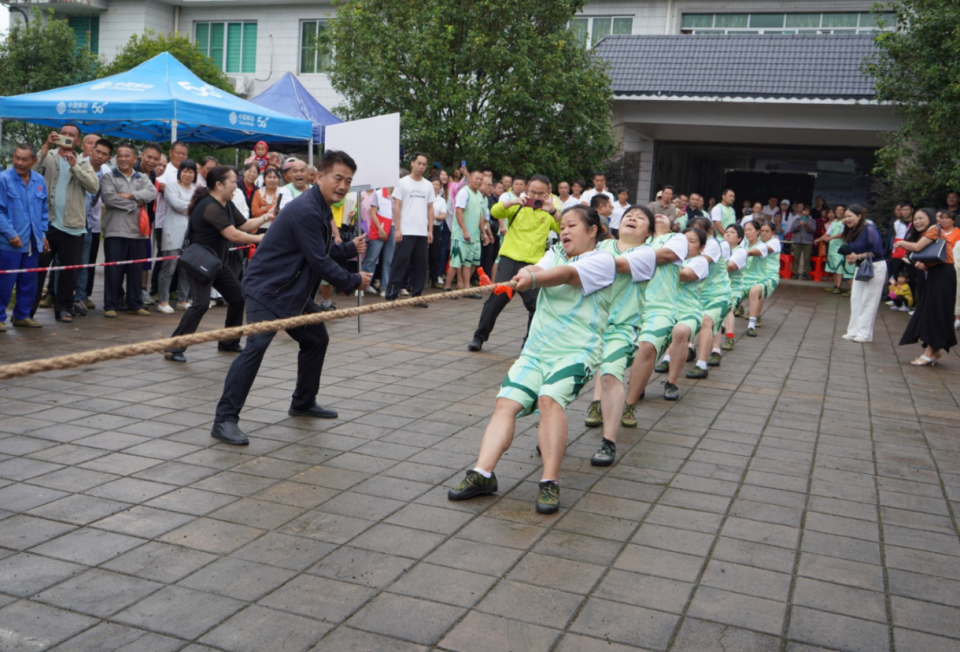 现场气氛热, 乡村大力王 现场气氛热, 乡村大力王