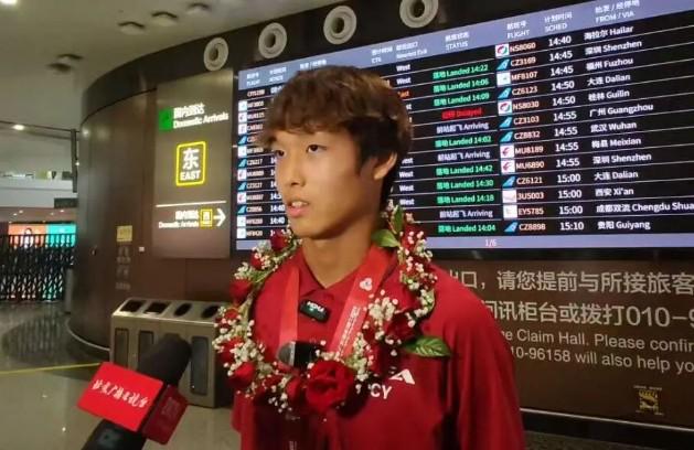 力门将的身, 并成功入选, 分享夺冠的