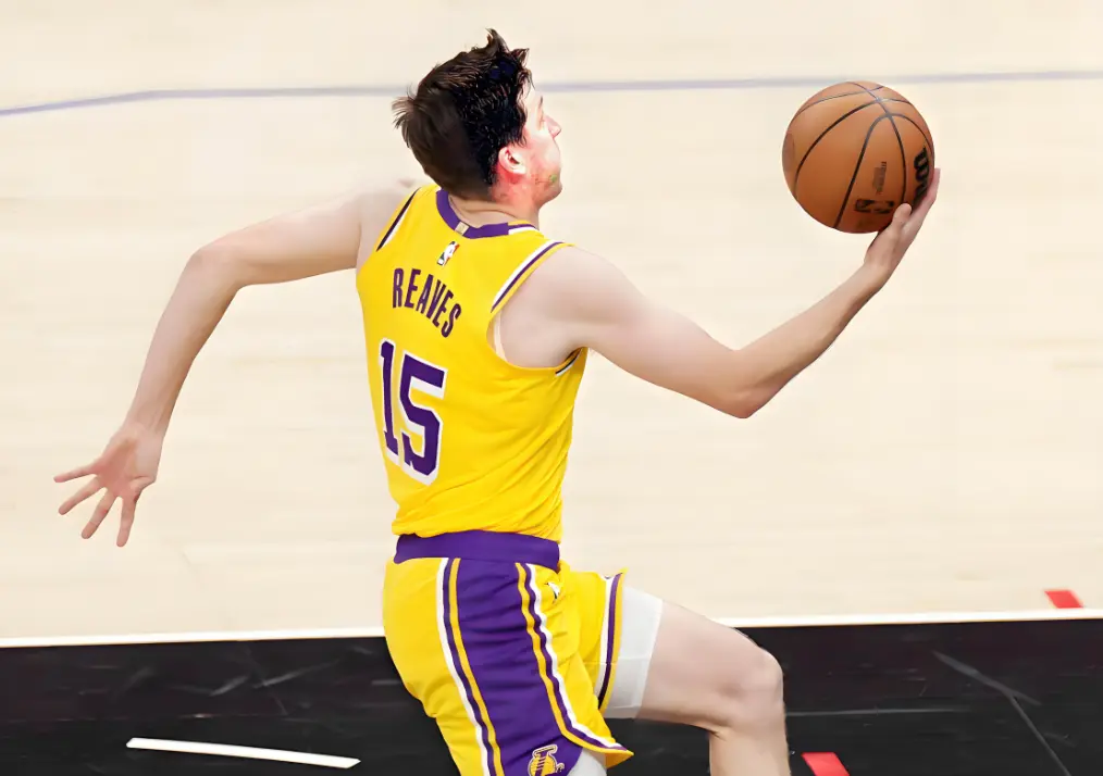 他在防守上 他在防守上