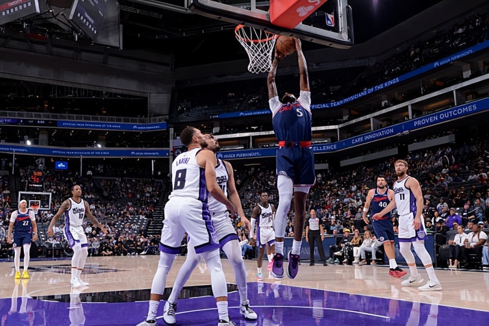 篮板, 人物, 小琼斯在前